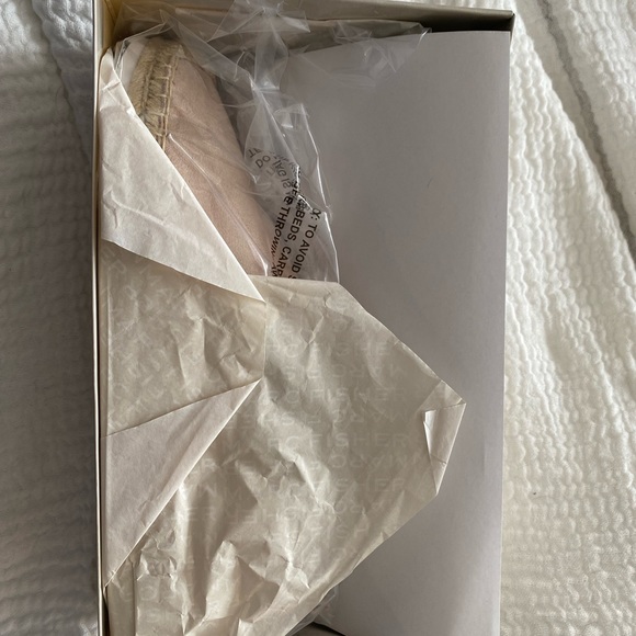 Marc Fisher pink suede espadrille slip on w/ rubber sole & studs New size 10 - Picture 11 of 12